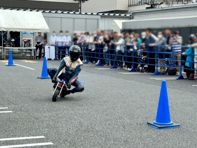 みんなでオートレース予想 | オートレース船橋へ 色紙にサインをしてもらい、写真も撮ってもらえてよかった???? 鈴木圭一郎選手、青山周平選手 の2強を応援してます❕